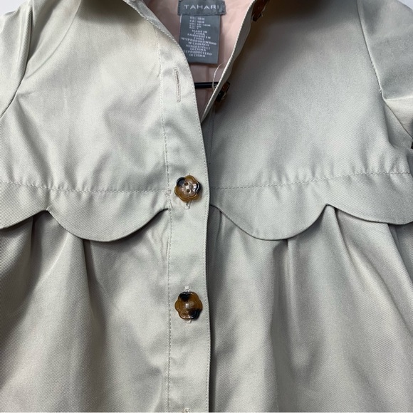 Tahari Girl’s Raincoat. Button up with scalloped edge detailing 18 months - Picture 3 of 7